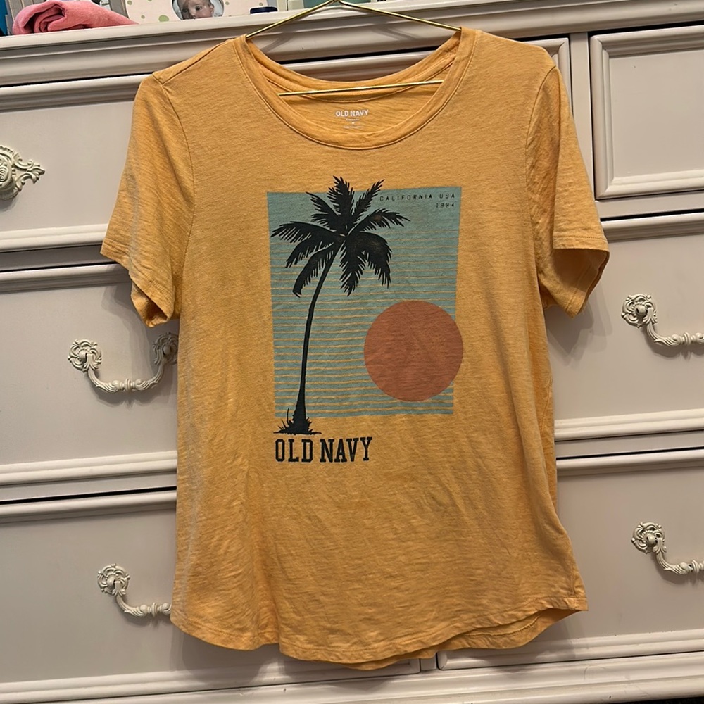 Old Navy peach T-shirt